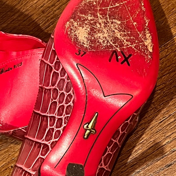 Cesare Paciotti Red Pump - Picture 8 of 9